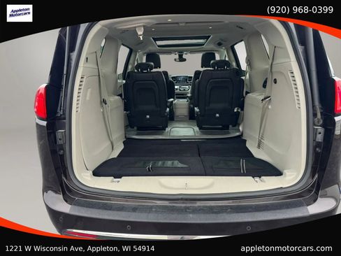 Used 2018 Chrysler Pacifica Touring-L Plus FWD image 40