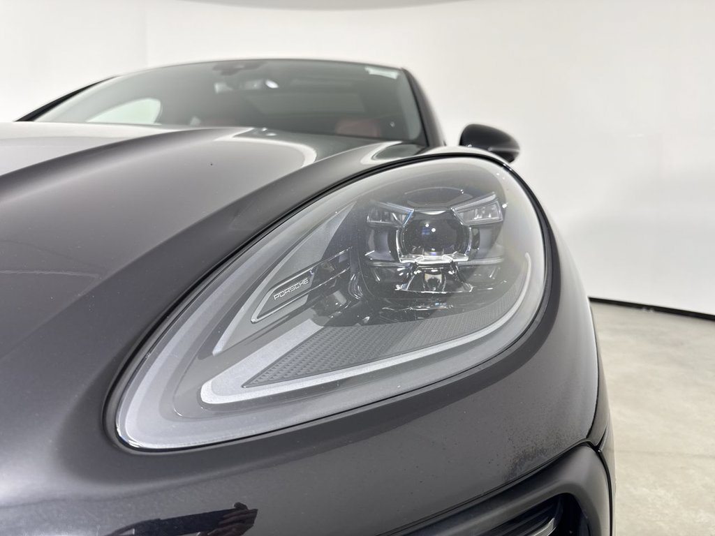 Certified 2023 Porsche Macan AWD/4WD image 11