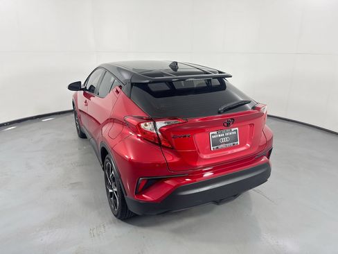 Used 2020 Toyota C-HR XLE FWD image 32