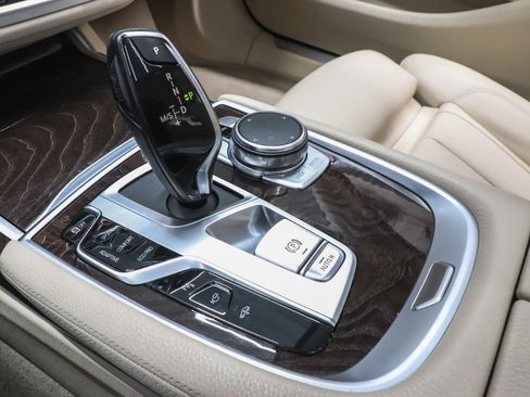 Used 2019 BMW 740i xDrive 740i xDrive image 34