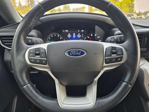 Used 2020 Ford Explorer XLT w/ Equipment Group 202A AWD/4WD image 16