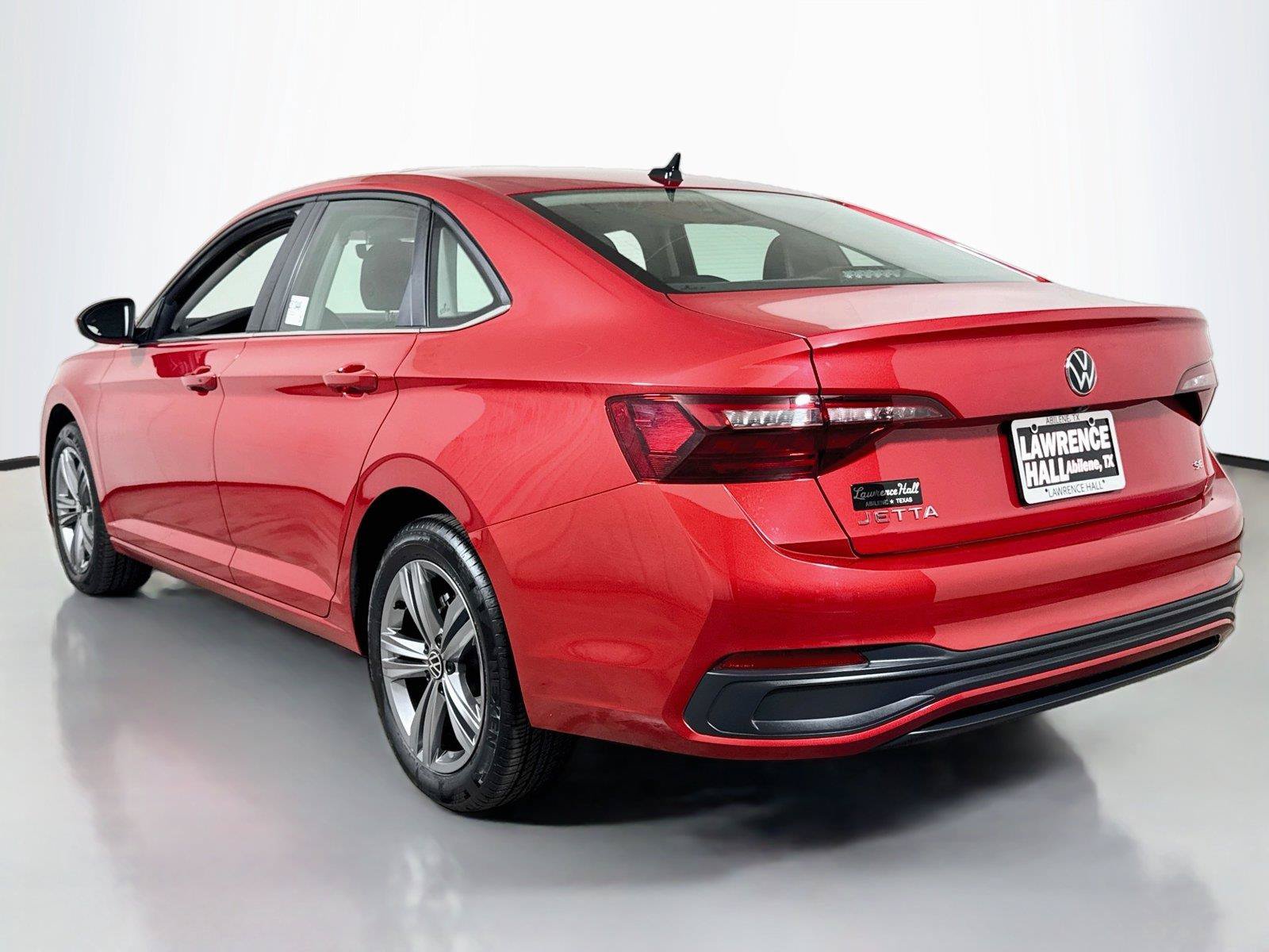 Used 2024 Volkswagen Jetta SE FWD image 6