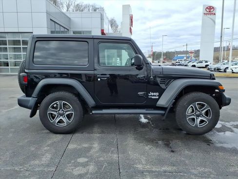 Used 2021 Jeep Wrangler Sport S image 3