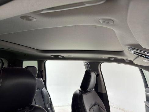 Used 2023 Jeep Grand Cherokee L Limited w/ Luxury Tech Group II image 32