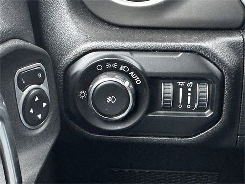 Certified 2018 Jeep Wrangler Unlimited Sport S image 24