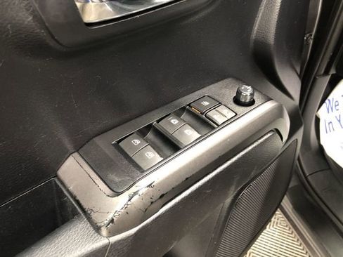 Used 2020 Toyota Tacoma TRD Sport AWD/4WD image 13