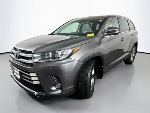 Used 2017 Toyota Highlander Limited Platinum AWD/4WD image 3