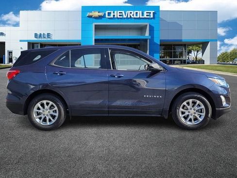 Used 2019 Chevrolet Equinox LS image 2