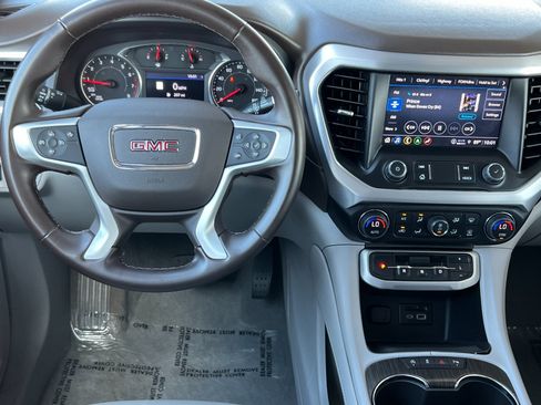 Used 2023 GMC Acadia SLT image 13