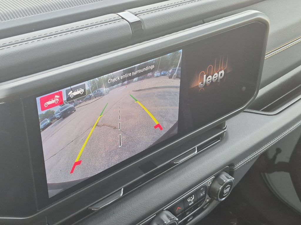 Used 2024 Jeep Wrangler Unlimited Sahara w/ Technology Group AWD/4WD image 5