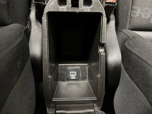 Used 2017 Jeep Renegade Latitude w/ Popular Equipment Group image 23