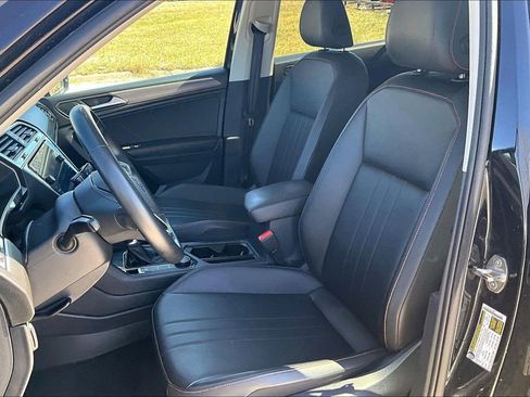Used 2024 Volkswagen Tiguan SE image 24