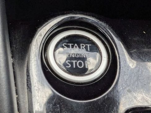 Used 2020 Nissan Versa S FWD image 31