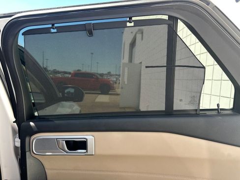 Used 2020 Ford Explorer Limited image 33