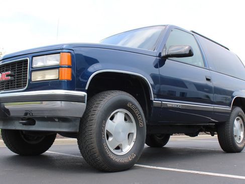 Used 1997 GMC Yukon 4WD 2-Door w/ Marketing Opt Pkg 2 image 2