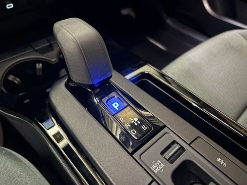 Used 2025 Toyota Prius LE image 33