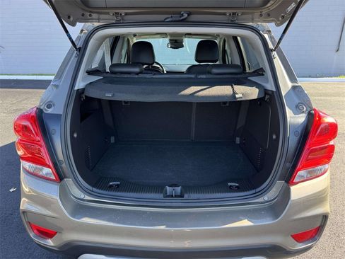 Used 2021 Chevrolet Trax LT w/ LT Convenience Package image 15