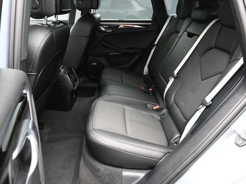 Certified 2022 Porsche Macan AWD/4WD image 17