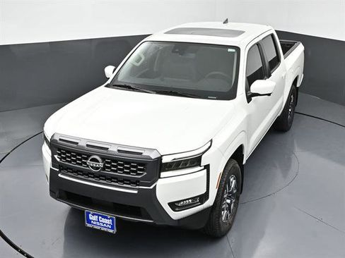 Used 2025 Nissan Frontier SL image 35