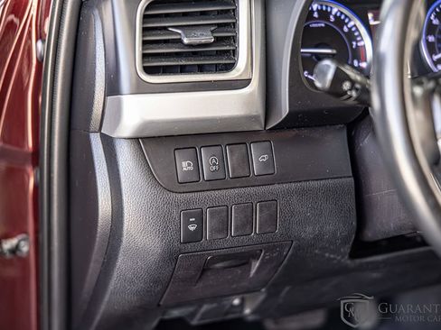 Used 2019 Toyota Highlander XLE AWD/4WD image 22