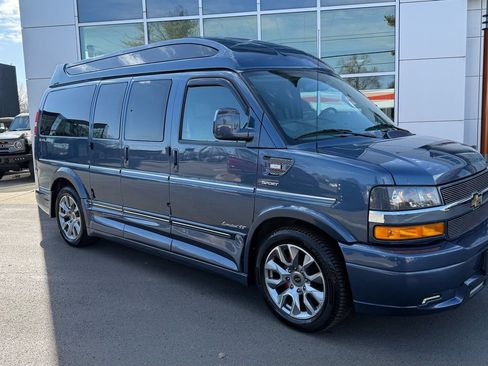 Used 2023 Chevrolet Express 2500 image 1