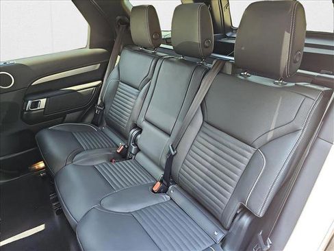 New 2024 Land Rover Discovery Dynamic SE image 9