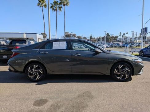 Used 2025 Hyundai Elantra Limited image 5