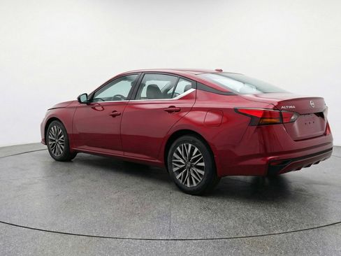 Used 2025 Nissan Altima 2.5 SV image 6