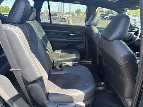 Used 2024 Toyota Grand Highlander AWD Hybrid image 13