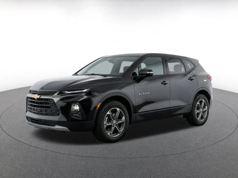 Used 2026 Chevrolet Blazer LT FWD image 3