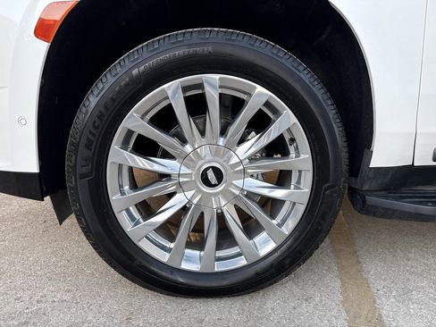 Used 2022 Cadillac Escalade Premium Luxury image 8