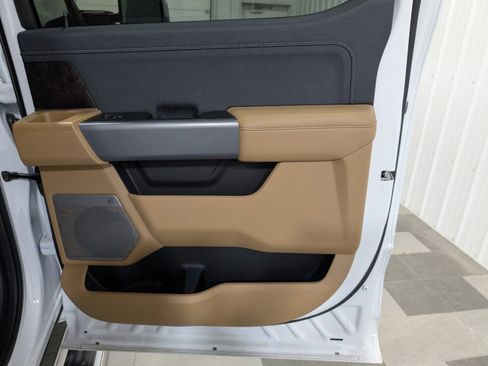 Used 2024 Ford F250 Lariat w/ Chrome Package image 28