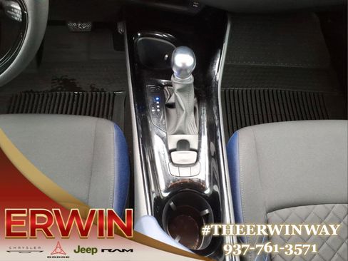 Used 2022 Toyota C-HR XLE FWD image 23