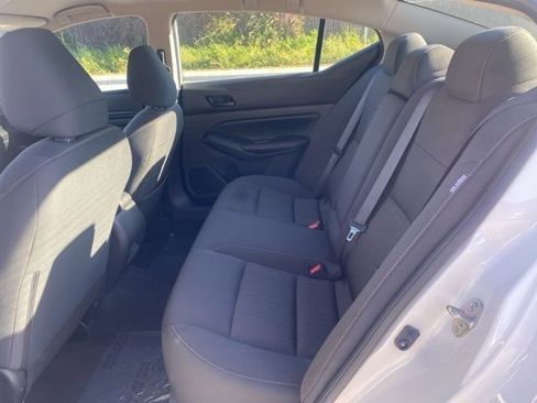 Used 2025 Nissan Altima 2.5 SV image 8