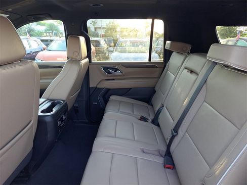 Used 2024 Chevrolet Suburban Premier image 7