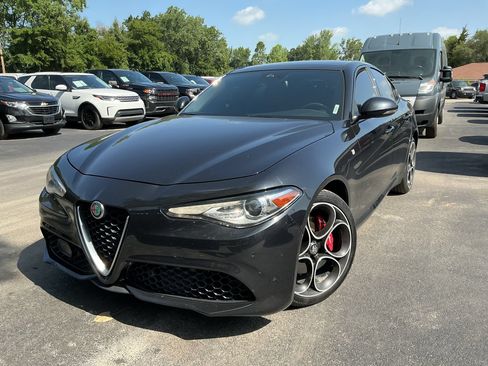 Used 2022 Alfa Romeo Giulia Ti AWD/4WD image 2