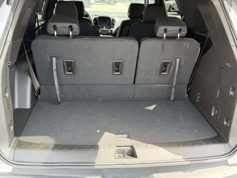 Used 2023 Chevrolet Traverse LT image 19
