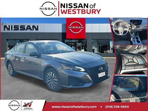 Used 2023 Nissan Altima 2.5 SV w/ SV Premium Package image 1