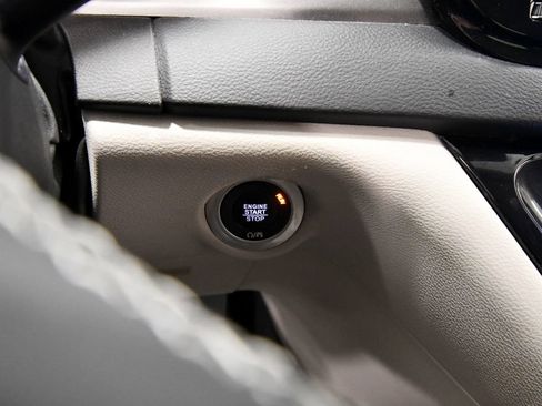 Used 2024 Chrysler Pacifica Touring-L FWD image 24