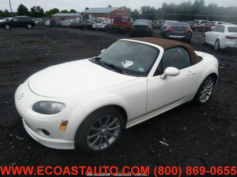 Used 2008 MAZDA MX-5 Miata Grand Touring w/ Premium Pkg image 4