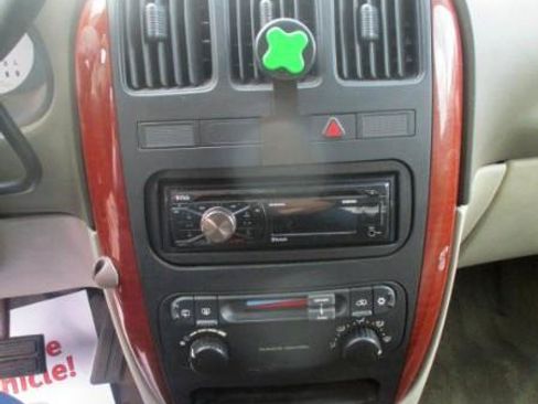 Used 2005 Chrysler Town & Country w/ Popular Equipment Group I FWD image 10