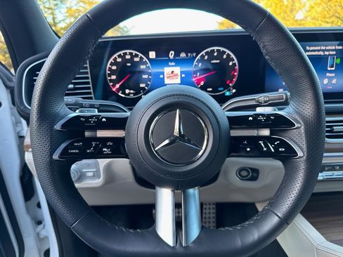 Used 2025 Mercedes-Benz GLS 450 4MATIC image 16