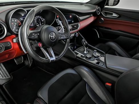 Used 2019 Alfa Romeo Giulia Quadrifoglio RWD image 17