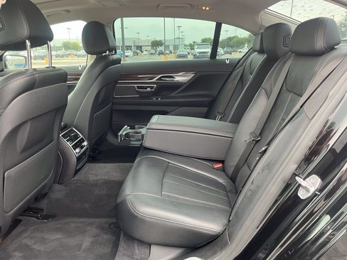 Used 2018 BMW 740i RWD image 31