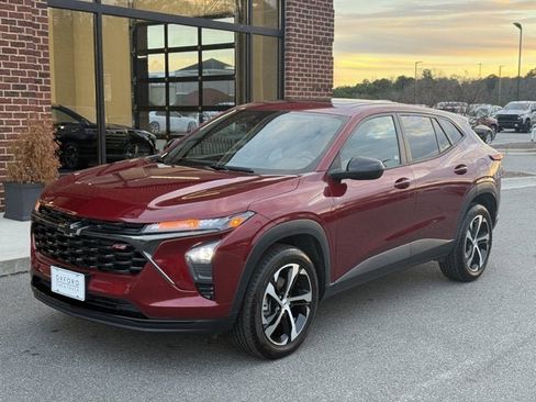 Used 2024 Chevrolet Trax RS w/ Sunroof Package image 1