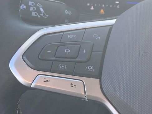 Certified 2024 Volkswagen Taos SE AWD/4WD image 18