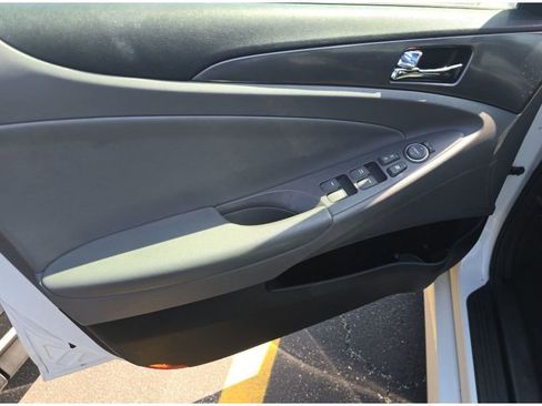 Used 2014 Hyundai Sonata Hybrid image 14