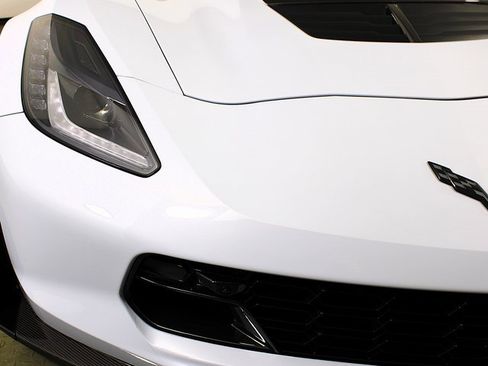 Used 2018 Chevrolet Corvette Z06 w/ Carbon 65 Edition image 11