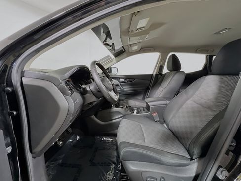 Used 2017 Nissan Rogue Sport SV w/ SV Premium Package image 15