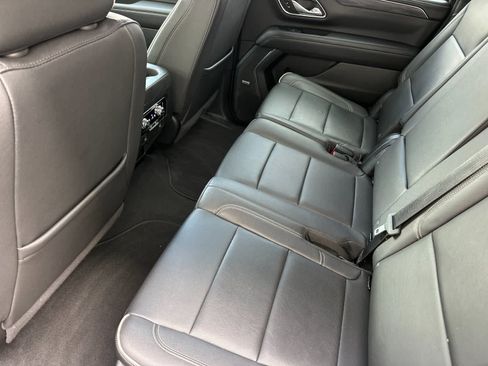 Used 2023 GMC Yukon XL SLT AWD/4WD image 4